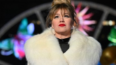 Kelly Clarkson Reveals The Heartwarming Love Story Behind This Year's Rockefeller Center Christmas Tree