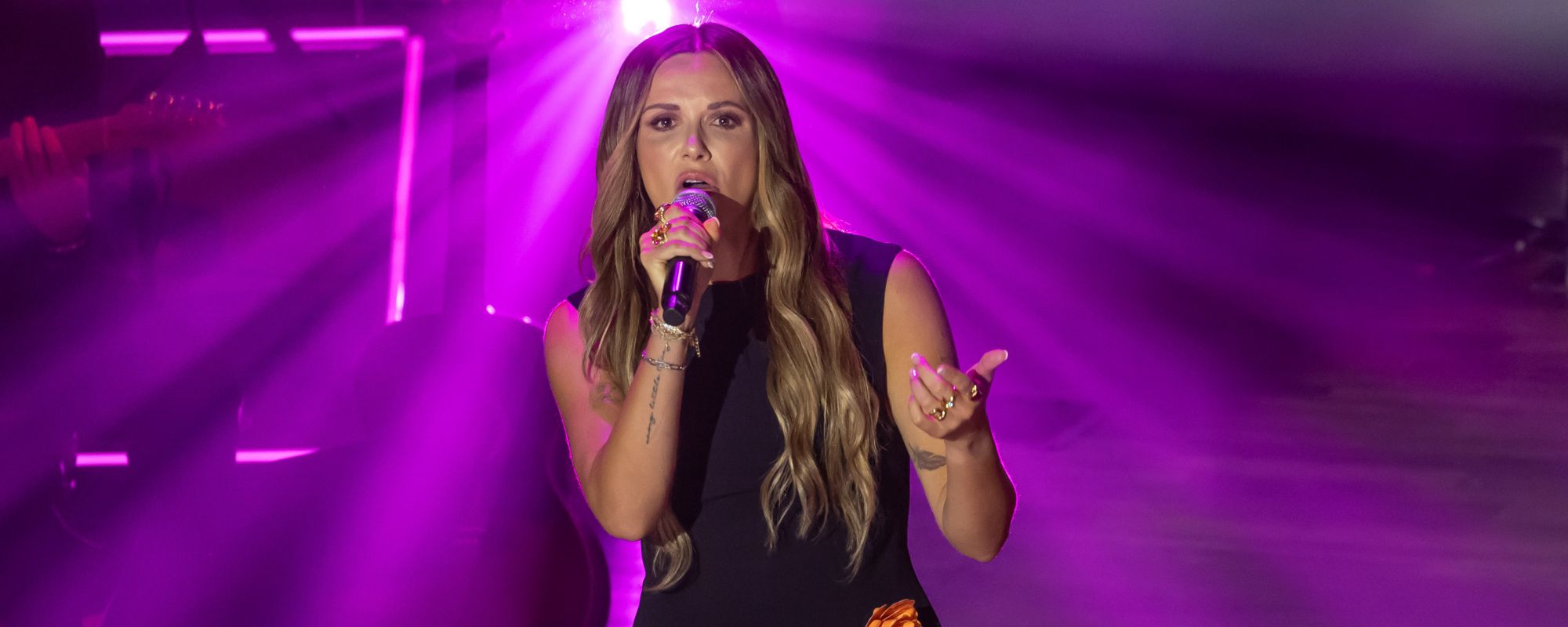 Carly Pearce Spreads Joy With "(Everybody's Waitin' For) The Man With The Bag" At Disney Parks Magical Christmas Day Parade