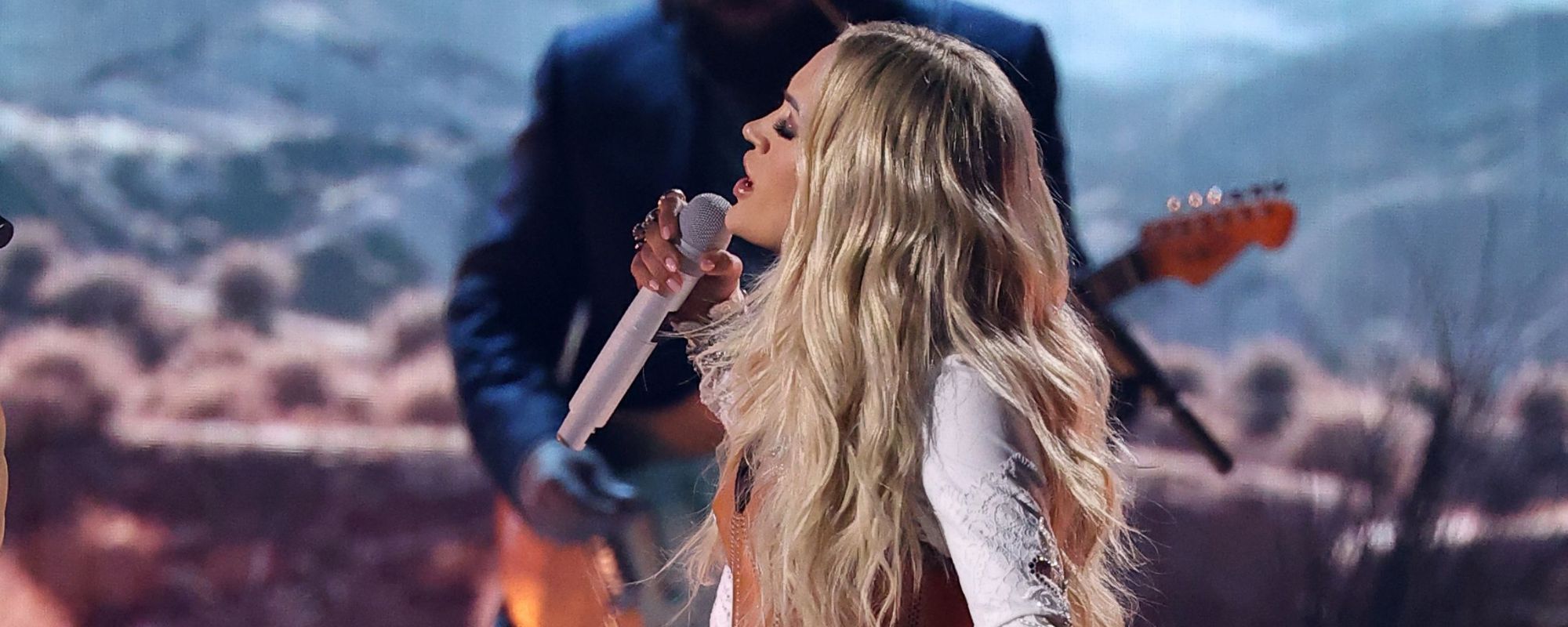 Carrie Underwood Serves up Nostalgia in Spectacular ‘New Year’s Rockin’ Eve’ Performance