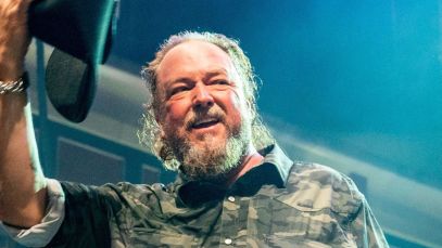 Colt Ford Visits Doctors and Nurses Who "Helped Save My Life" After Near-Fatal Heart Attack