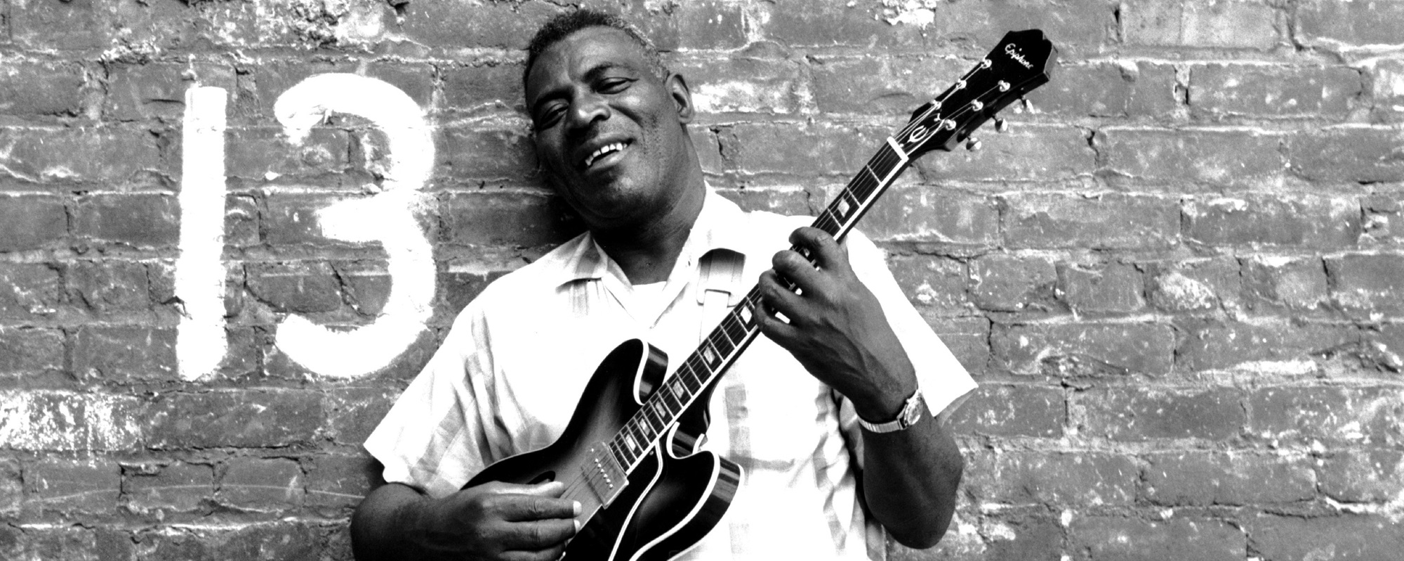 4 Howlin’ Wolf Songs That Inspired a Generation of Rock Stars