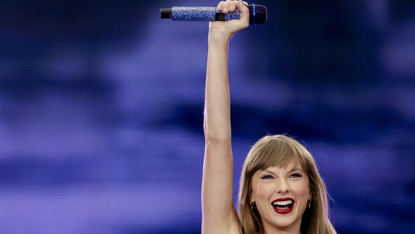 Taylor Swift Thanks Fans for “Wonderful Experience” as Eras Tour Draws to a Close