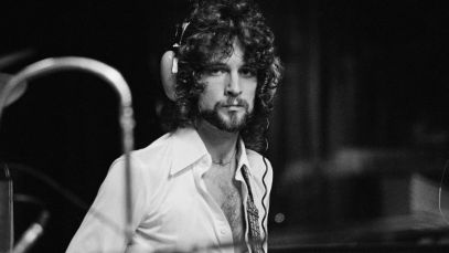 The 3 Solo Songs That Show Lindsey Buckingham at His Best