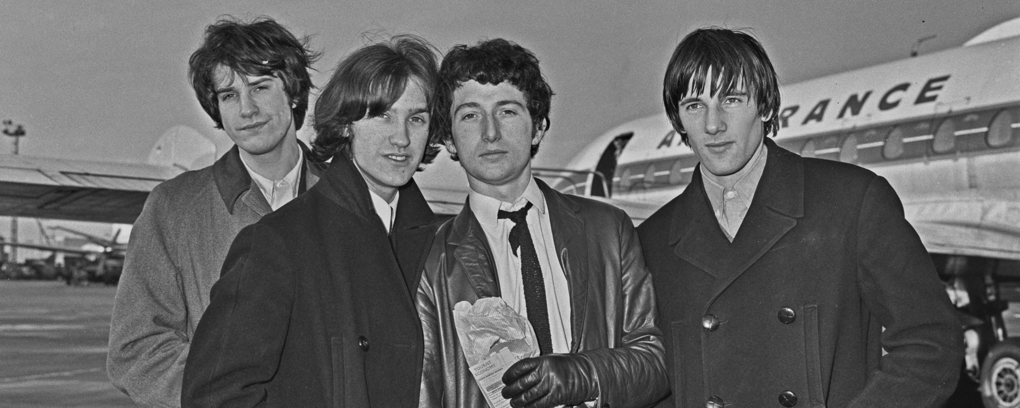 The Surprising Word That Forced The Kinks to Re-Record “Lola” Mid-Tour