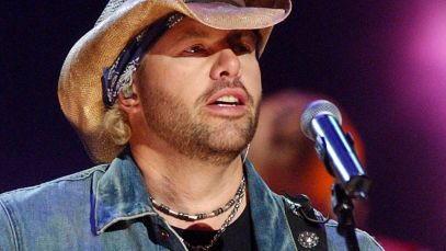 Toby Keith performing