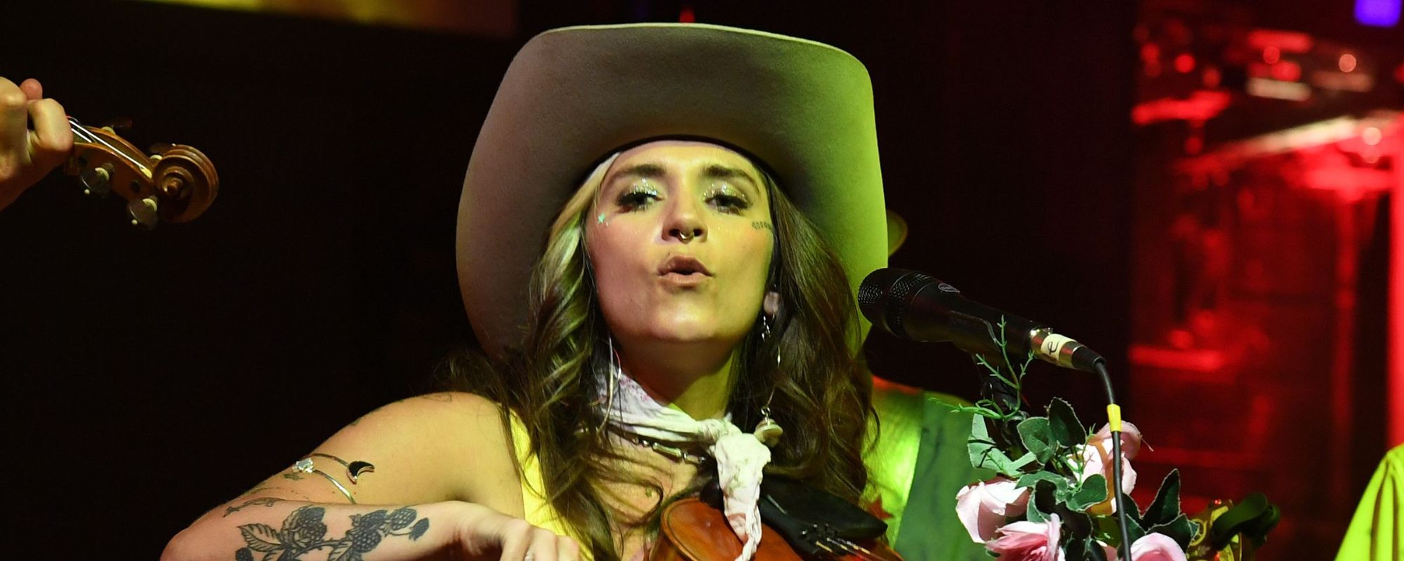 Sierra Ferrell Announces 2025 Tour: “I’m Back Two Steppin’ the Stars in a Town Near You”