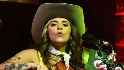 Sierra Ferrell Announces 2025 Tour: “I’m Back Two Steppin’ the Stars in a Town Near You”