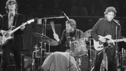 Bob Dylan performing with the Band