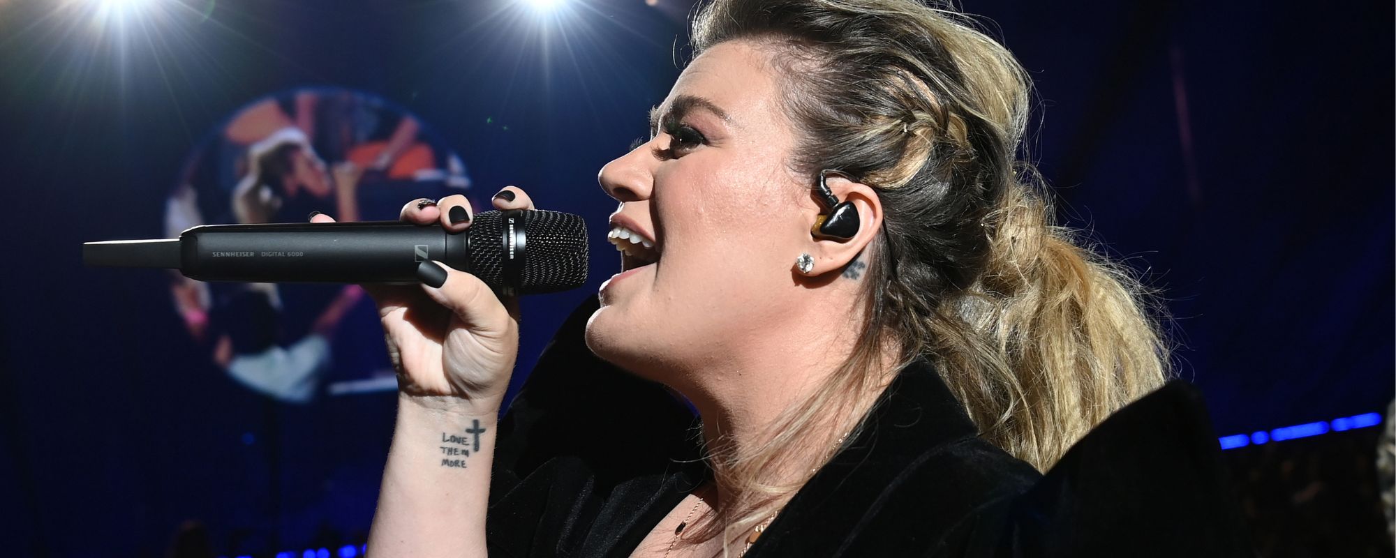 Kelly Clarkson performing