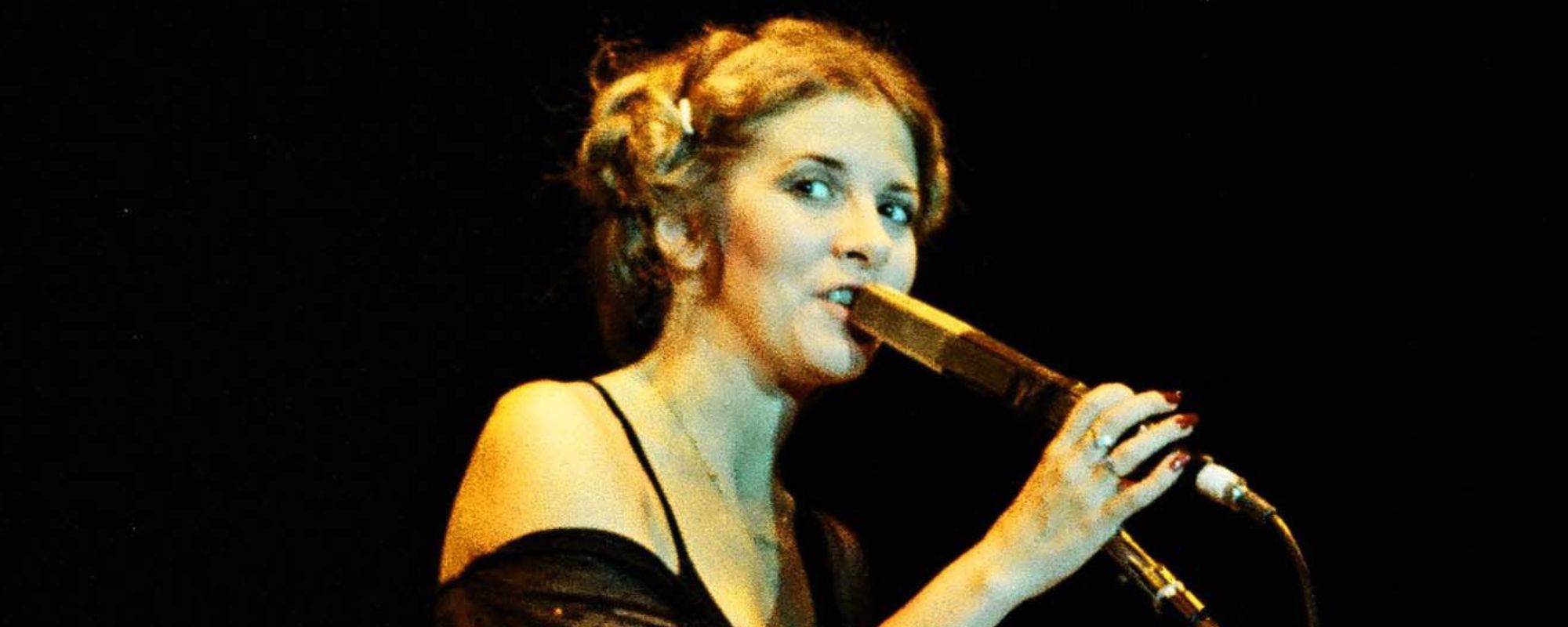 Stevie Nicks performing