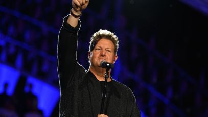 Watch Rascal Flatts Lead Charleston Crowd in Enthusiastic Rendition of “Sweet Caroline”