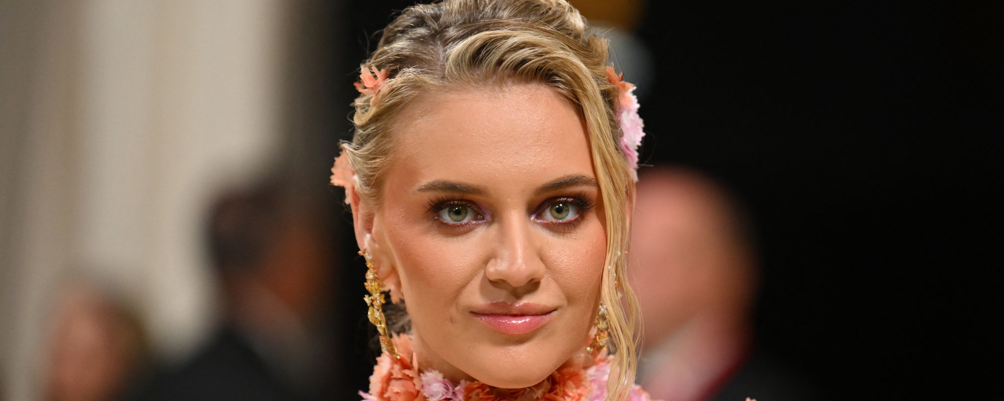 "I Wasn't Done Unpacking:" Kelsea Ballerini Announces Deluxe Version of 'Patterns'