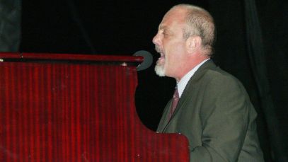 Billy Joel Sparks Concern With Onstage Fall, But Quickly Recovers