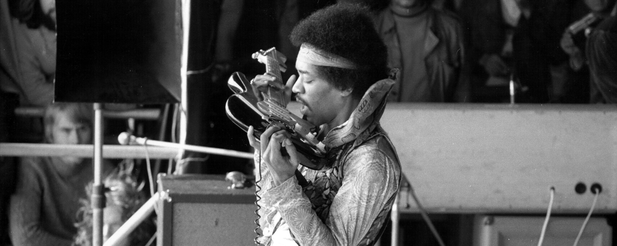 Jimi Plays With His Teeth