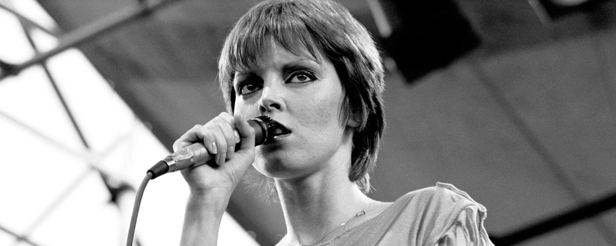 Pat Benatar performing