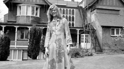 David Bowie in front of Beckingham home