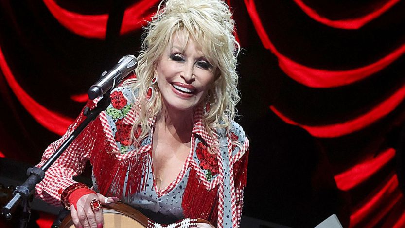 Dolly Parton performing