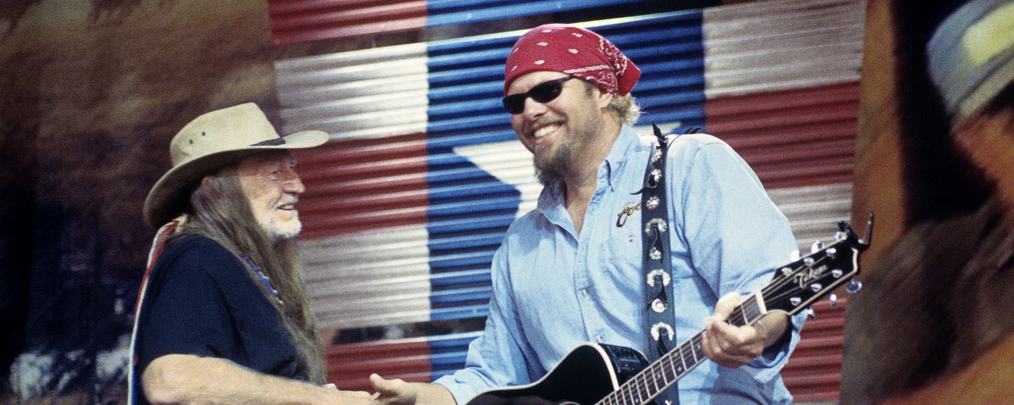 On This Thanksgiving Day in 2003, Toby Keith Topped Off the American Holiday With an All-American Performance