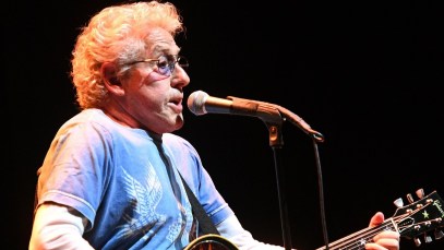 Watch The Who’s Roger Daltrey Cover a 1960s Kinks Gem While Being Heckled by a Fan Who Wants to Hear a Classic Who Song