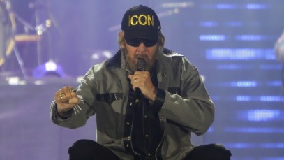 Watch Hank Williams Jr. Get Low During Performance of "Weatherman"