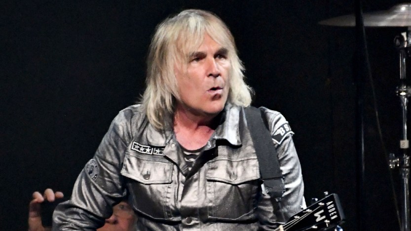 The Alarm Frontman Mike Peters Passes Away From Cancer at 66