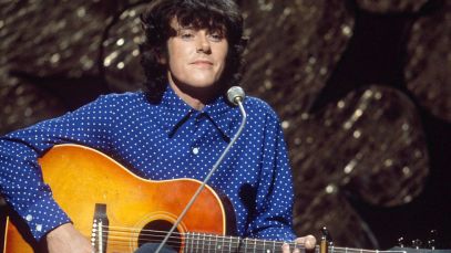 Donovan performing
