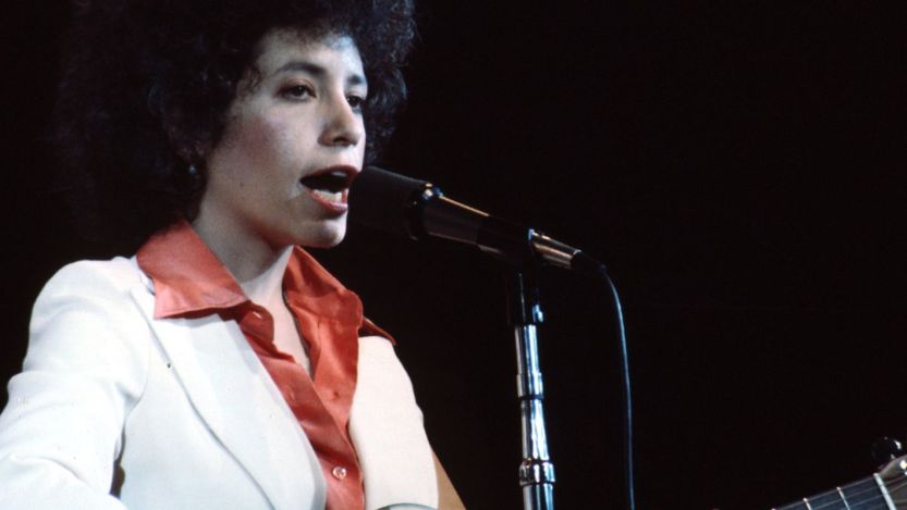 Janis Ian performing