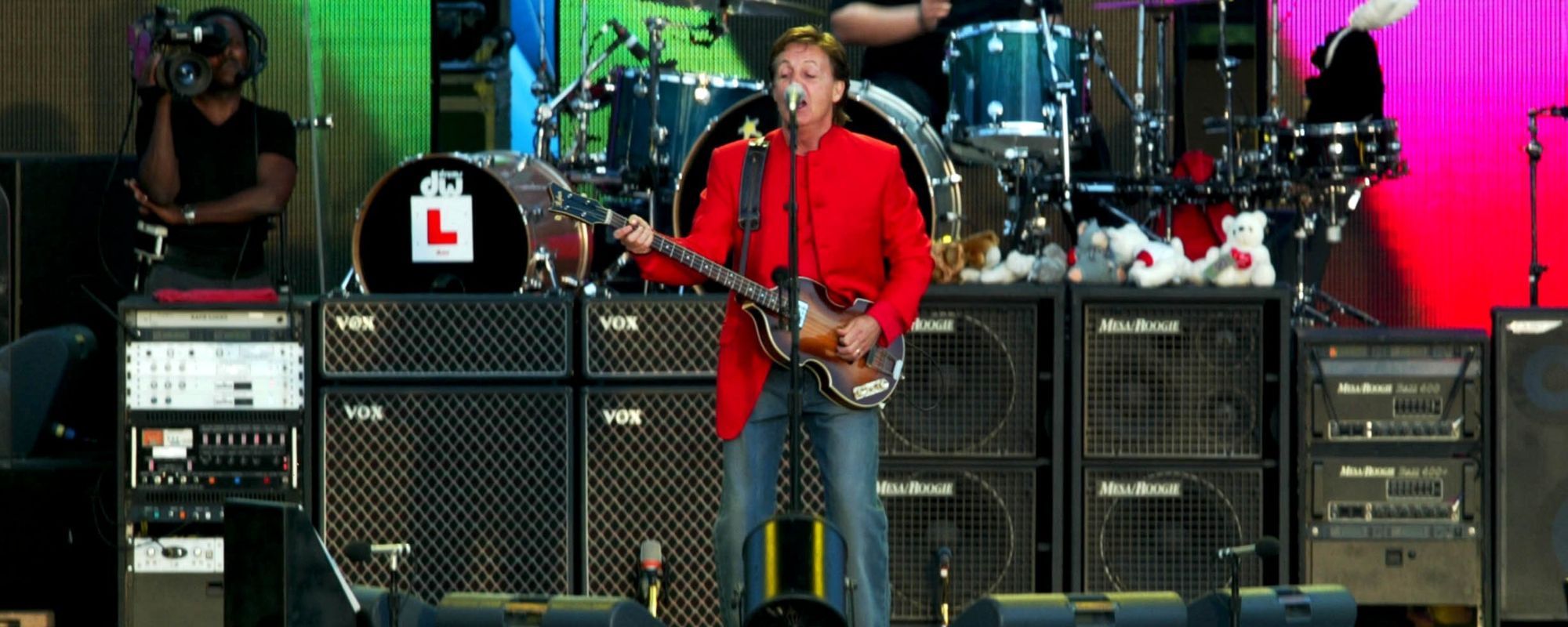 Watch: Paul McCartney Fulfills “Single Most Important Reason” For Visiting Russia With This ‘White Album’ Classic