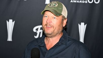 Blake Shelton Drove His Truck to Texas To Sing “Texas” at the ACM Awards