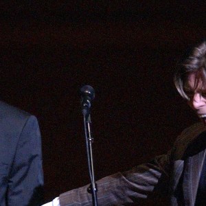 Four Fabulous Covers of The Kinks’ Classic Song “Waterloo Sunset,” by David Bowie, Peter Gabriel, Def Leppard, and More