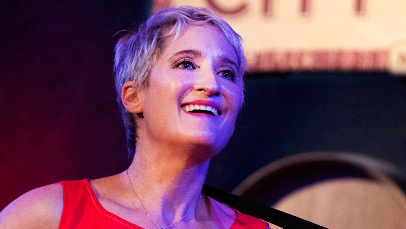"I Kissed a Girl" Singer Jill Sobule Passes Away at 66 Due to House Fire