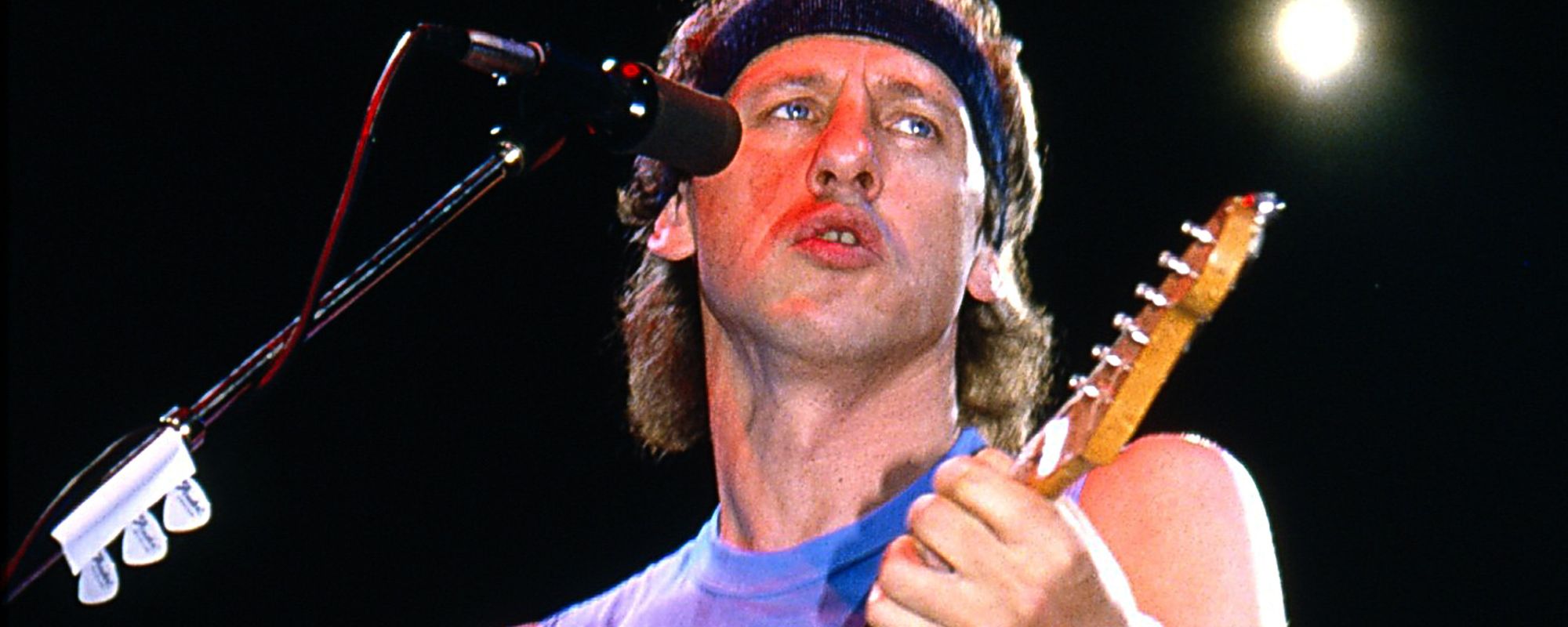 Mark Knopfler of Dire Straits performing