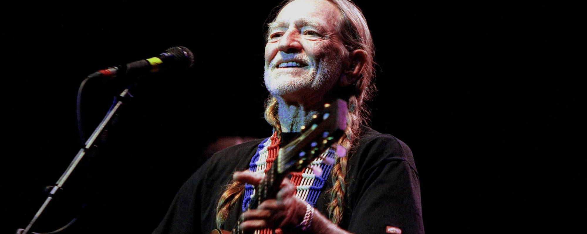 Willie Nelson performing