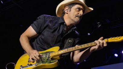 Brad Paisley performing