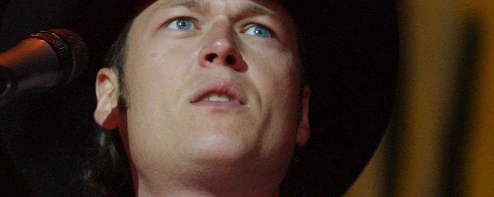 Blake Shelton performing