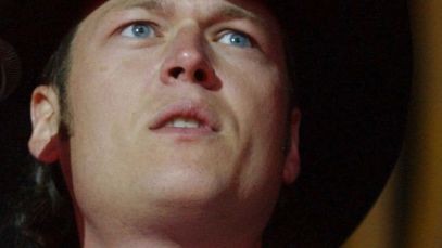 Blake Shelton performing