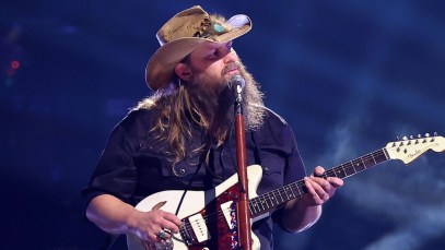 Chris Stapleton Postpones Tour Kick off Due to Stage Equipment
