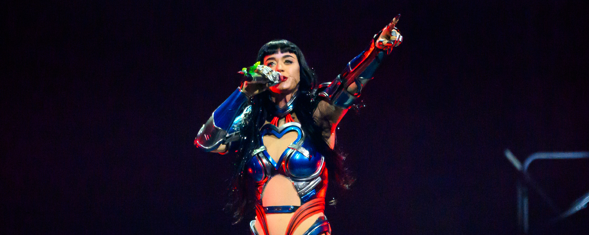 Watch Katy Perry Make Young Fan’s Dream Come True When Inviting Him on Stage To Dance