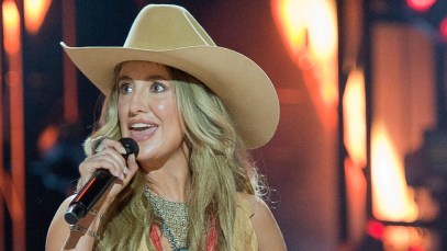 Lainey Wilson Uses Johnny Cash's Guitar To Perform "God's Gonna Cut You Down" at the Grand Ole Opry