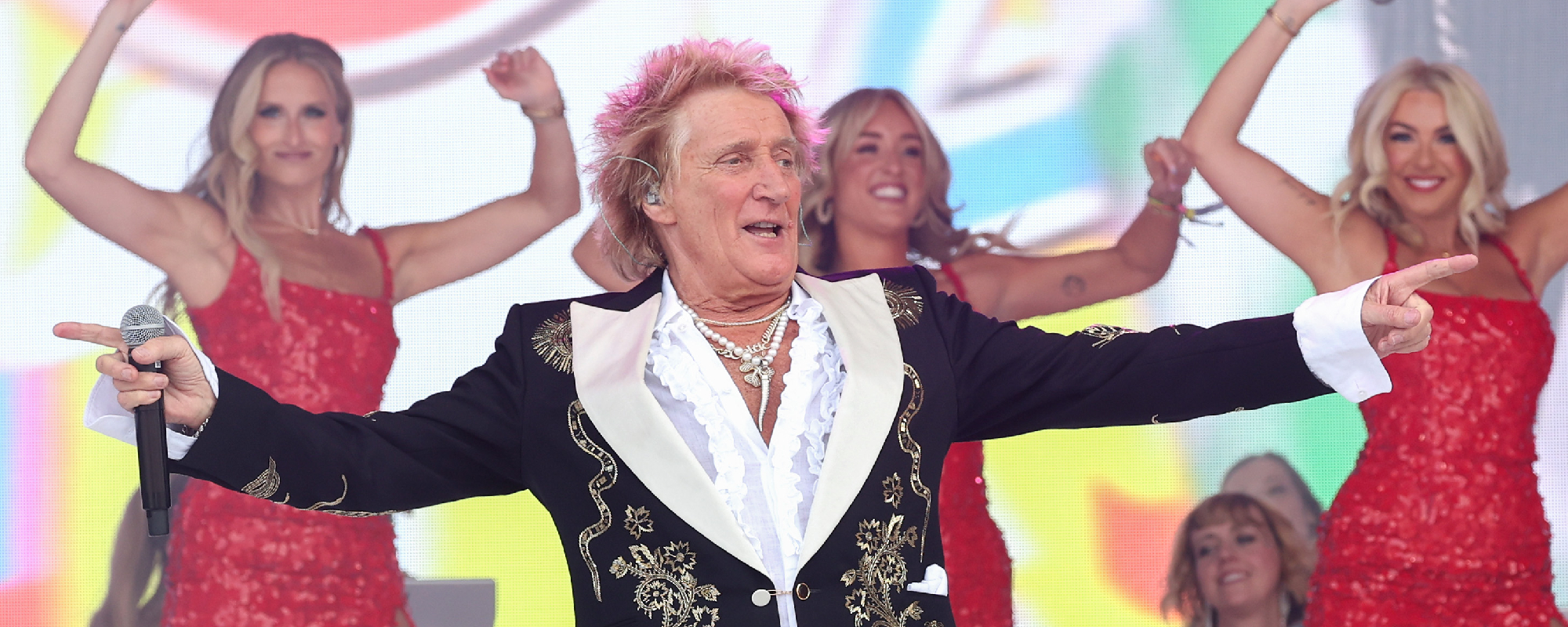 Rod Stewart's Glastonbury Set Surrounded by Controversy After Singer Supported Far-Right Politician: "I Quite Like Him"