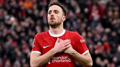 Oasis Pays Tribute to Soccer Star Diogo Jota With Special Performance of "Live Forever"