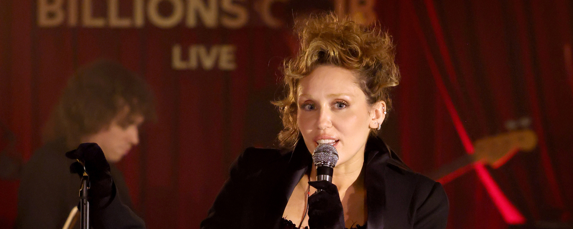 “Top Tier”: Miley Cyrus Says Beyoncé’s Live Shows Are on Par With Prince and Michael Jackson