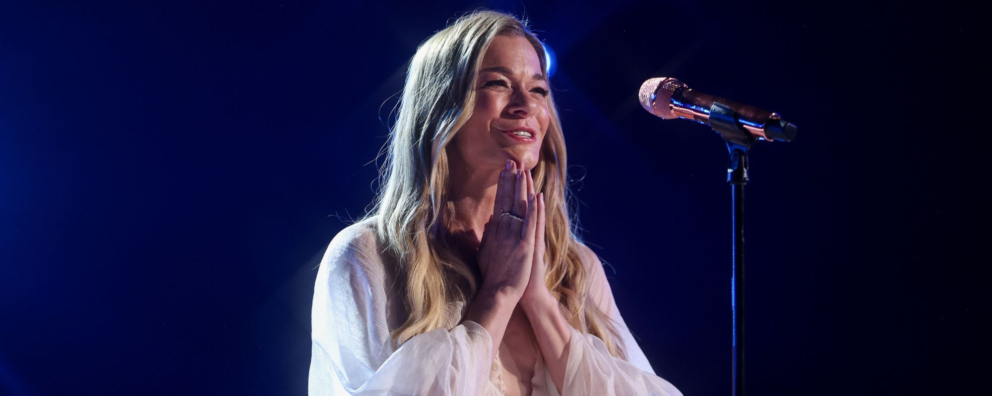 90s Country Icon Opens up on the “Permanent Cosmetic Deficiency” That Caused Her Teeth To Fall Out Mid-Performance