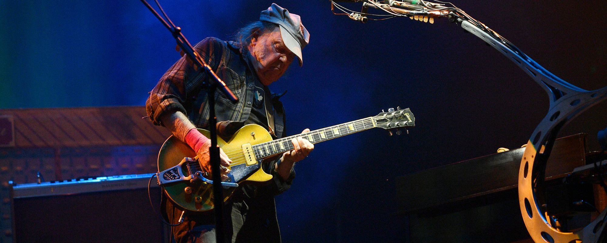 Neil Young Plays Rare Gem for the First Time “In Like 100 Years”