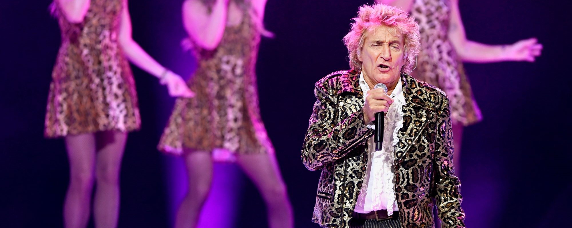 Concert Review: Rod Stewart Delivers Plenty of Hits, Deeper Cuts, and an Ozzy Osbourne Tribute at Connecticut’s Mohegan Sun Arena