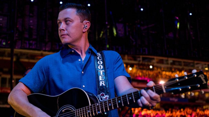 A “Heartbroken” Scotty McCreery Sings ”Five More Minutes” After Losing Both Grandmothers in One Day