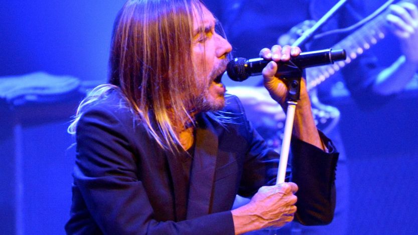 Iggy Pop performing