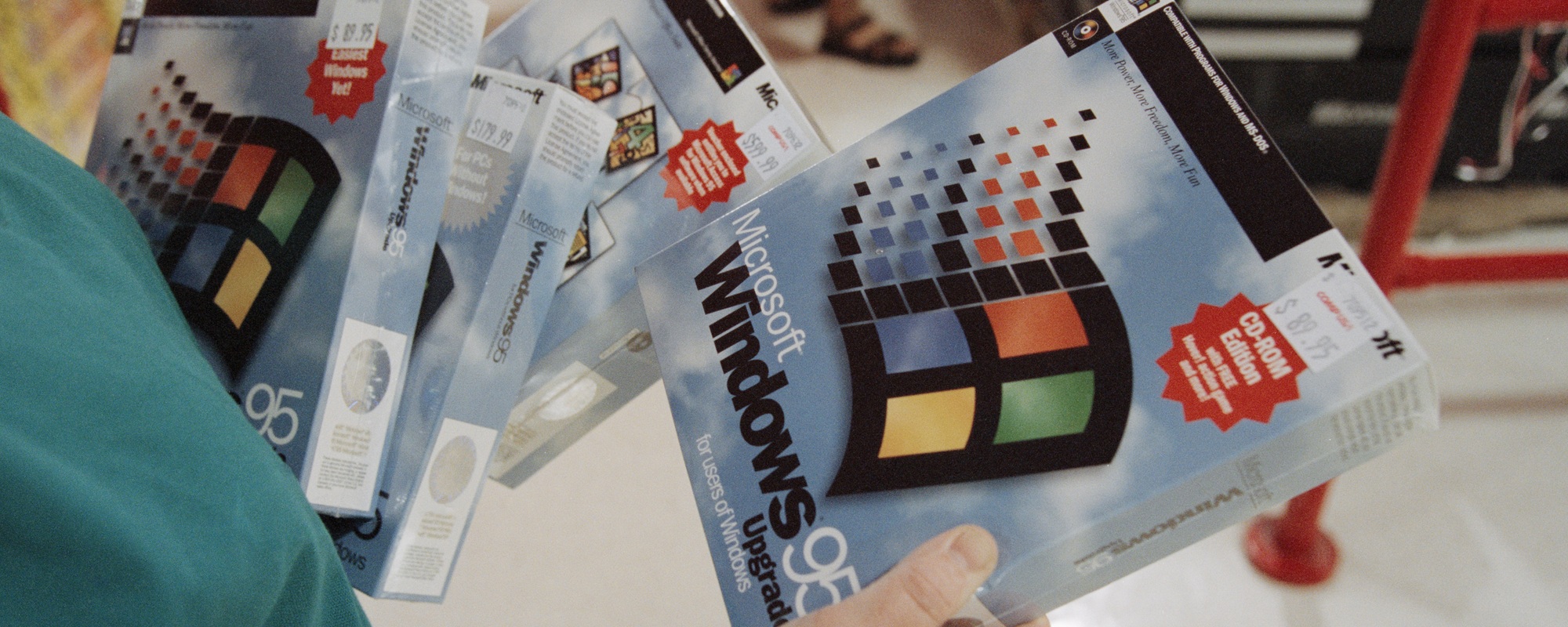 On This Day in 1995, Microsoft Debuted Windows 95, Complete With Music Composed by Brian Eno