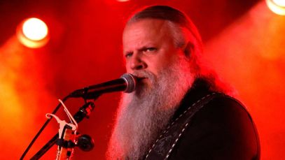 Jamey Johnson Dedicates “21 Guns” Performance to Mother of Fallen U.S. Soldier