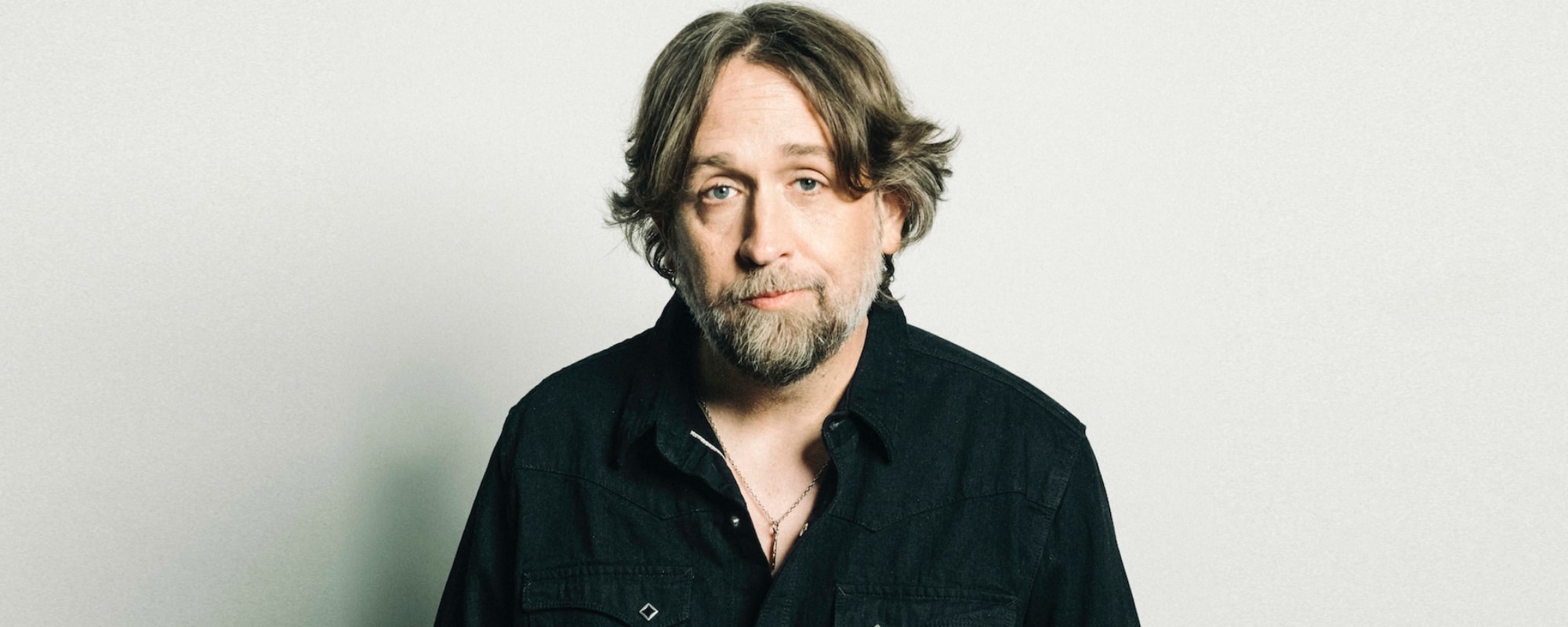 Hayes Carll Discusses the Journey of Self-Improvement He Embarked on While Writing Songs for His New Album, ‘We’re Only Human’ (Exclusive)